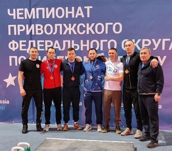 Пожарный из Удмуртии занял 3 место в соревнованиях ПФО по гиревому спорту